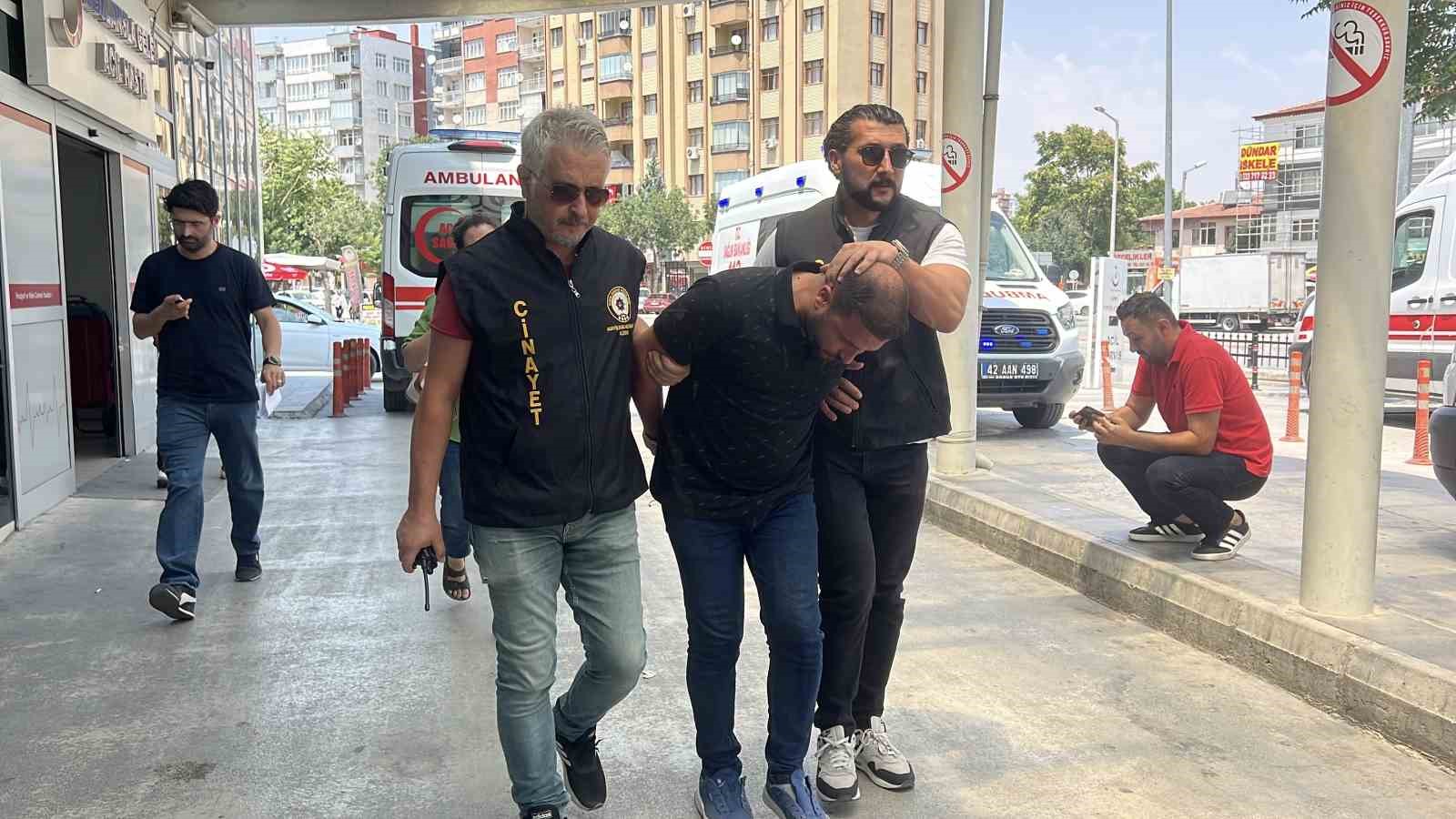 Balkondan ateş açıp belediye işçisini engelli bıraktı