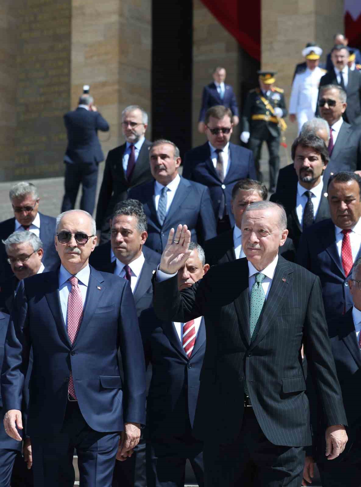 Cumhurbaşkanı Erdoğan başkanlığındaki devlet erkanı, Anıtkabir’i ziyaret etti