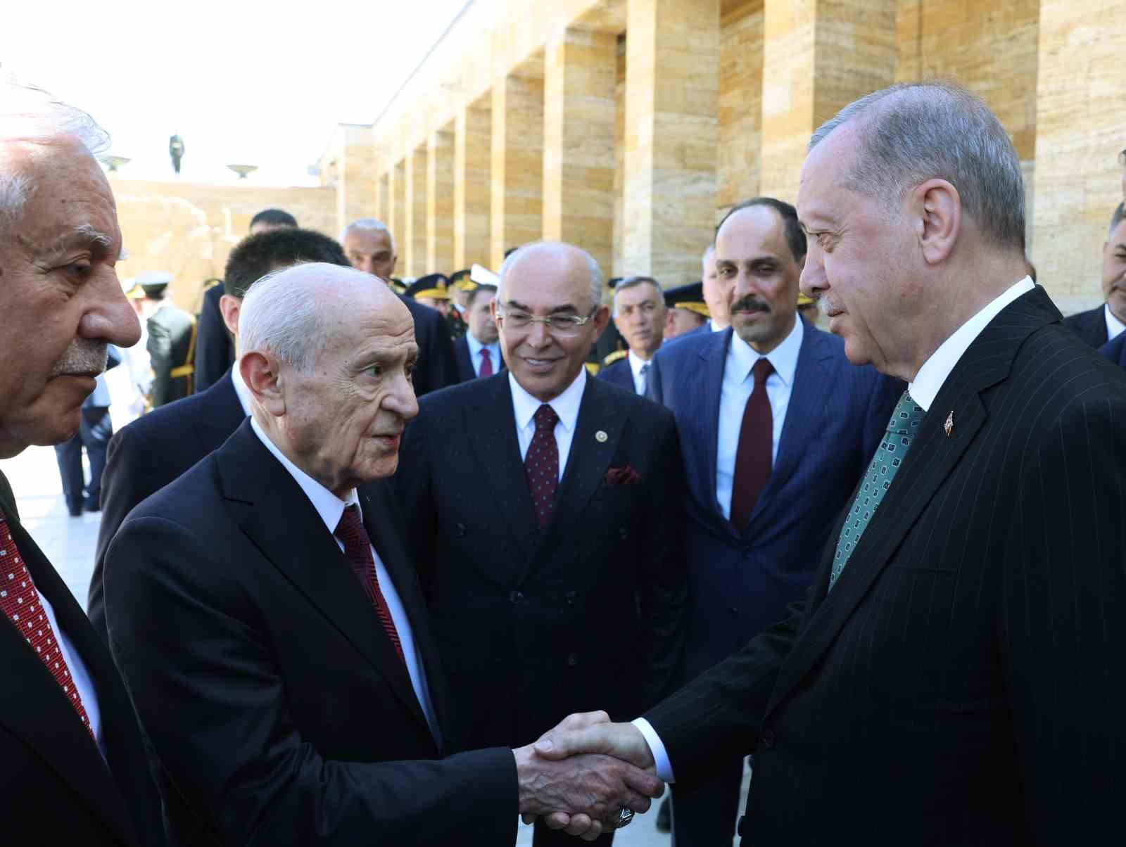 Cumhurbaşkanı Erdoğan başkanlığındaki devlet erkanı, Anıtkabir’i ziyaret etti