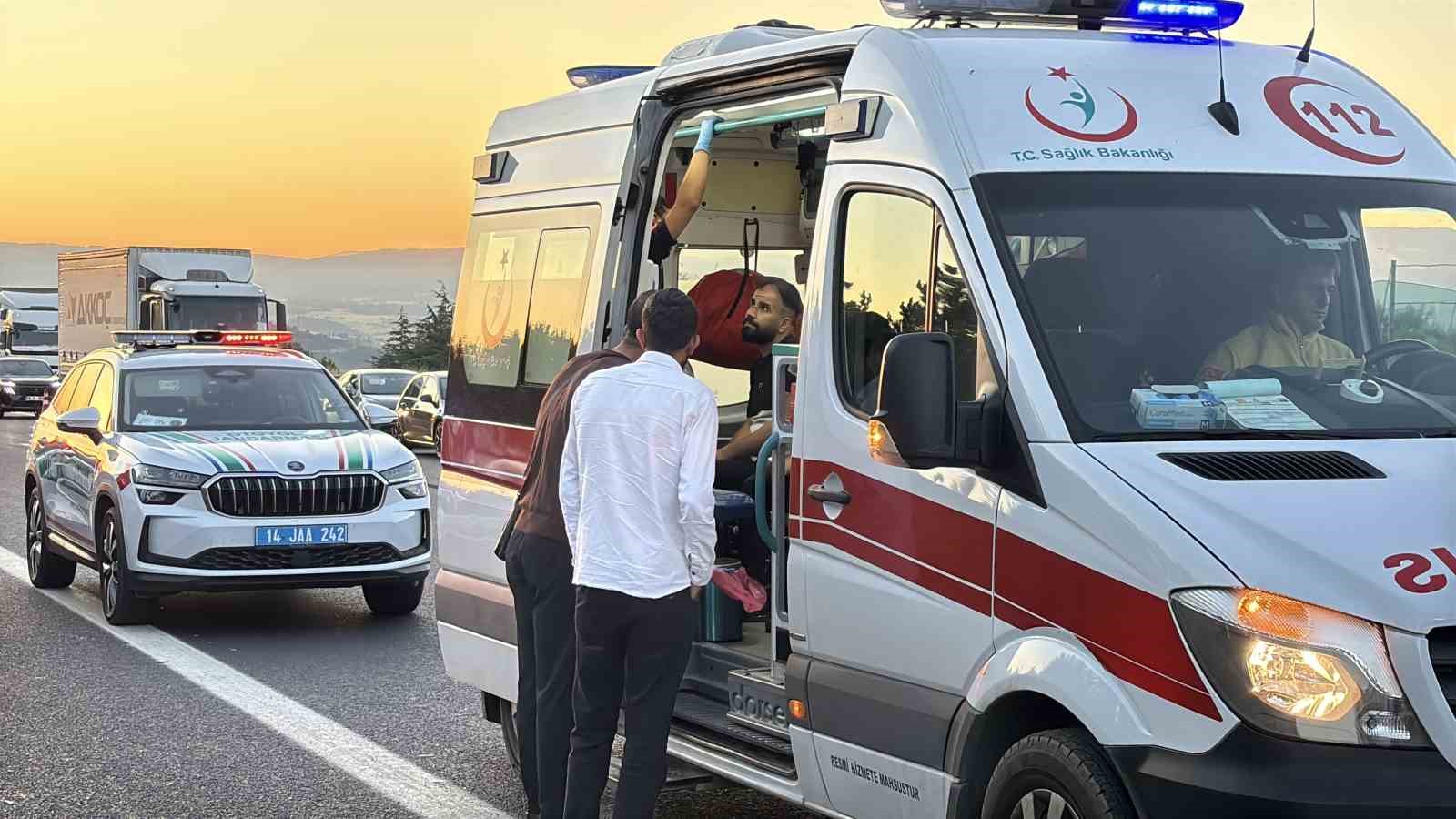 TEM’de yolcu otobüsü ile soğan yüklü kamyon çarpıştı: 1 ölü, 10 yaralı