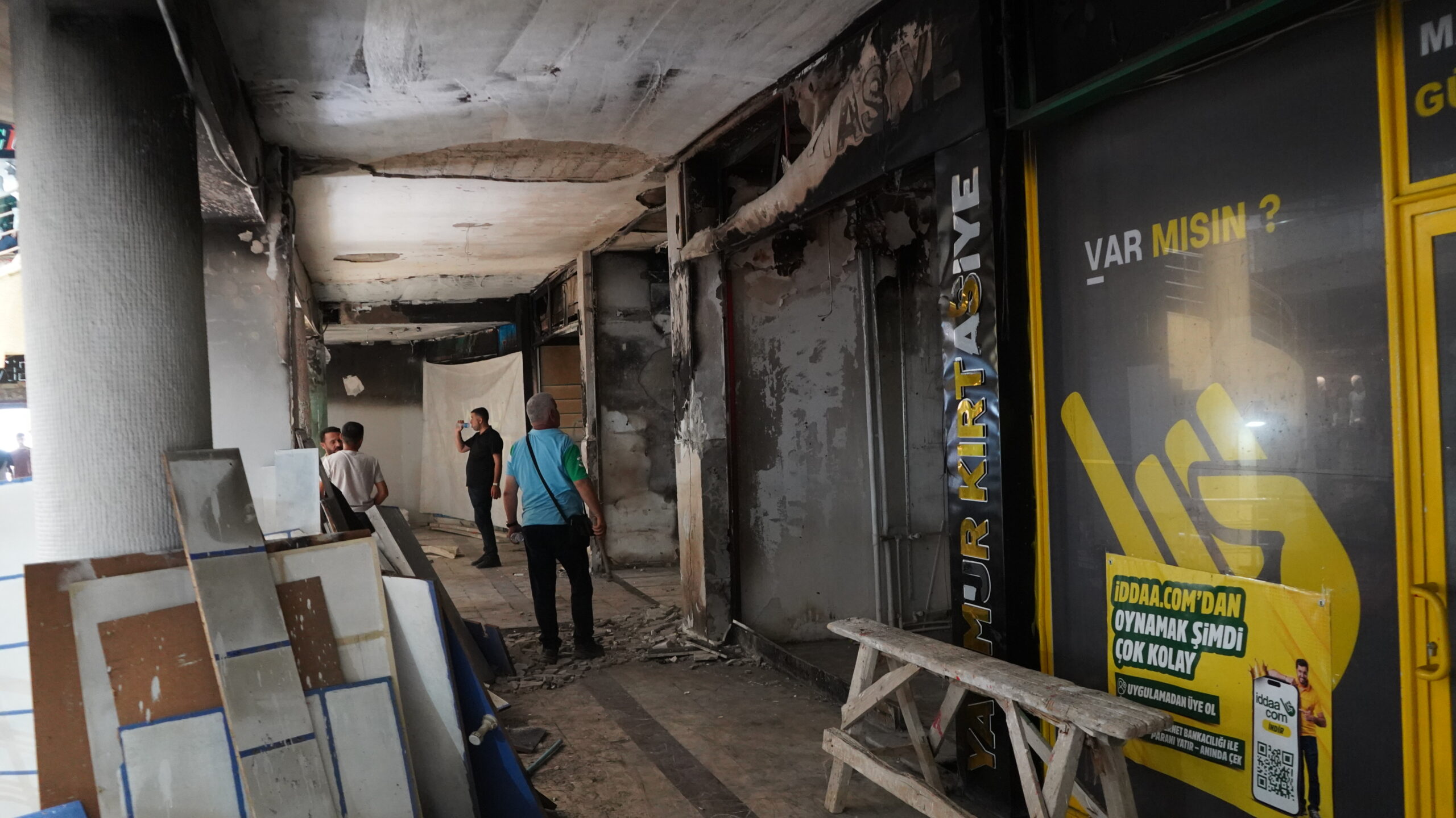 Van’da dükkanı yanan esnaf konuştu