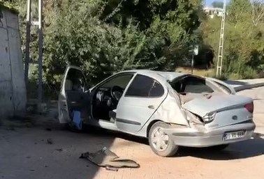 Van’da Edremit sahil yolunda feci kaza: Aynı aileden 3 kişi yaralandı