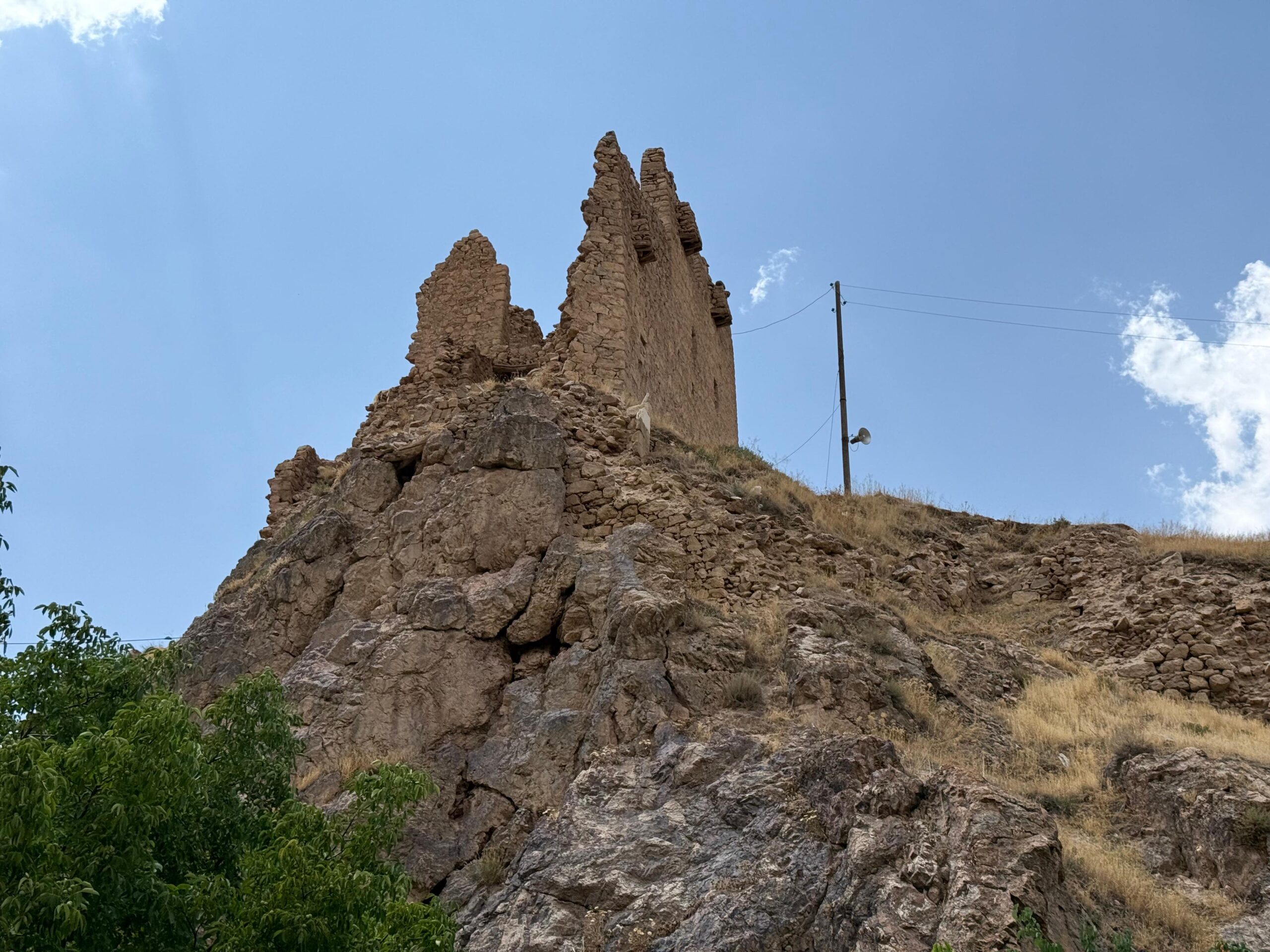 Van’ın Tarihi Zernek Kalesi İçin Restorasyon Talebi