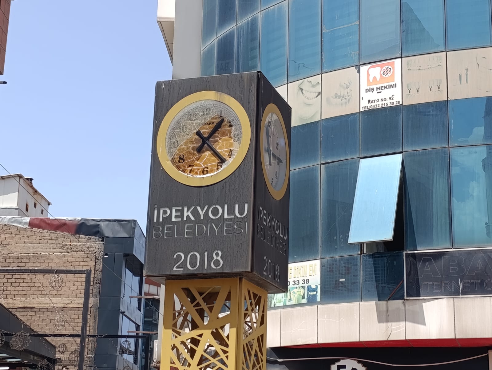 Van’da Tarihi Saat Kulesi Harabeye Döndü