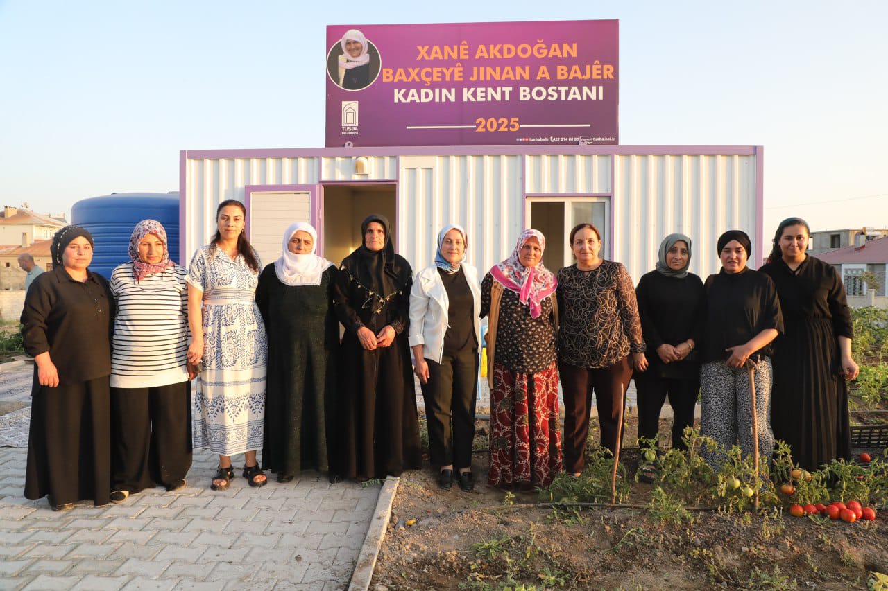 Tuşba Belediyesi ‘Xanê Akdoğan Kadın Kent Bostanı’nda hasat başladı