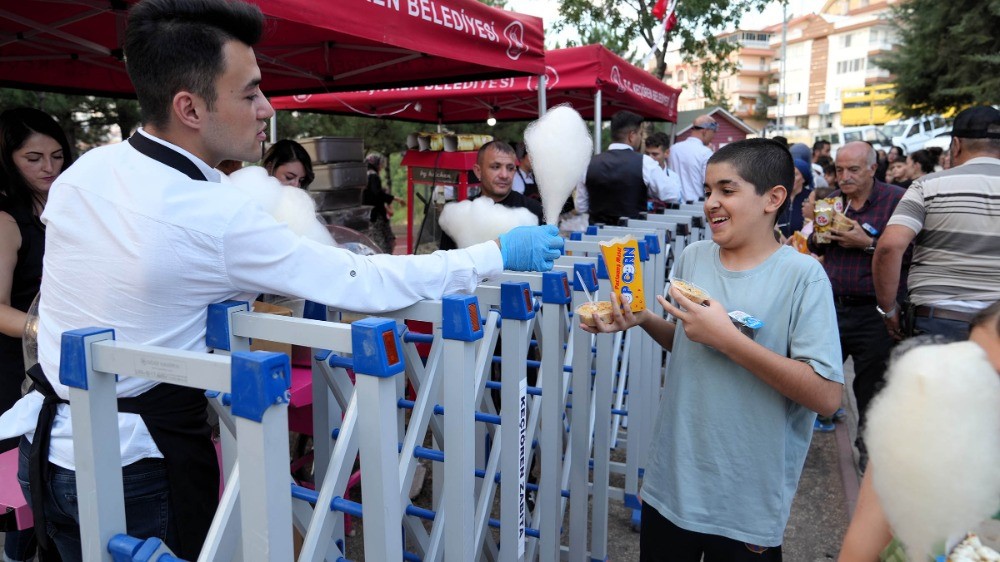 Açık hava sinemalarına yoğun ilgi
