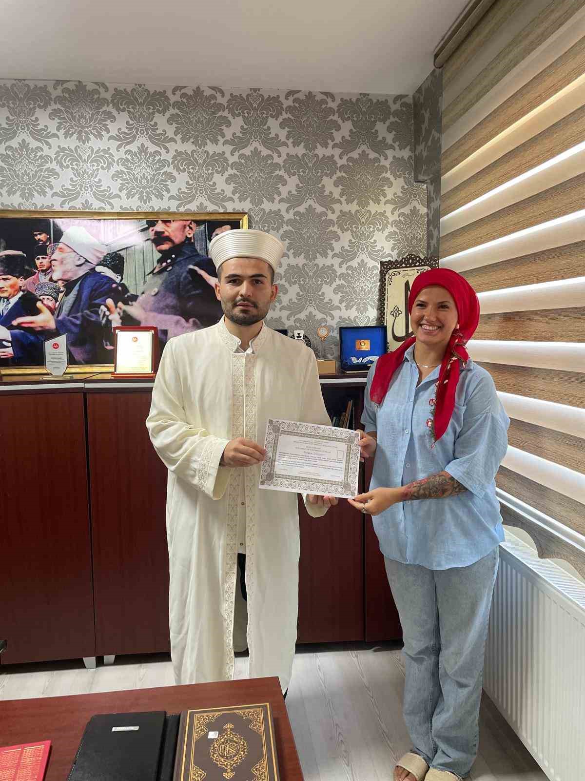 Alman Vatandaşı Katherina İslamiyet’i seçti