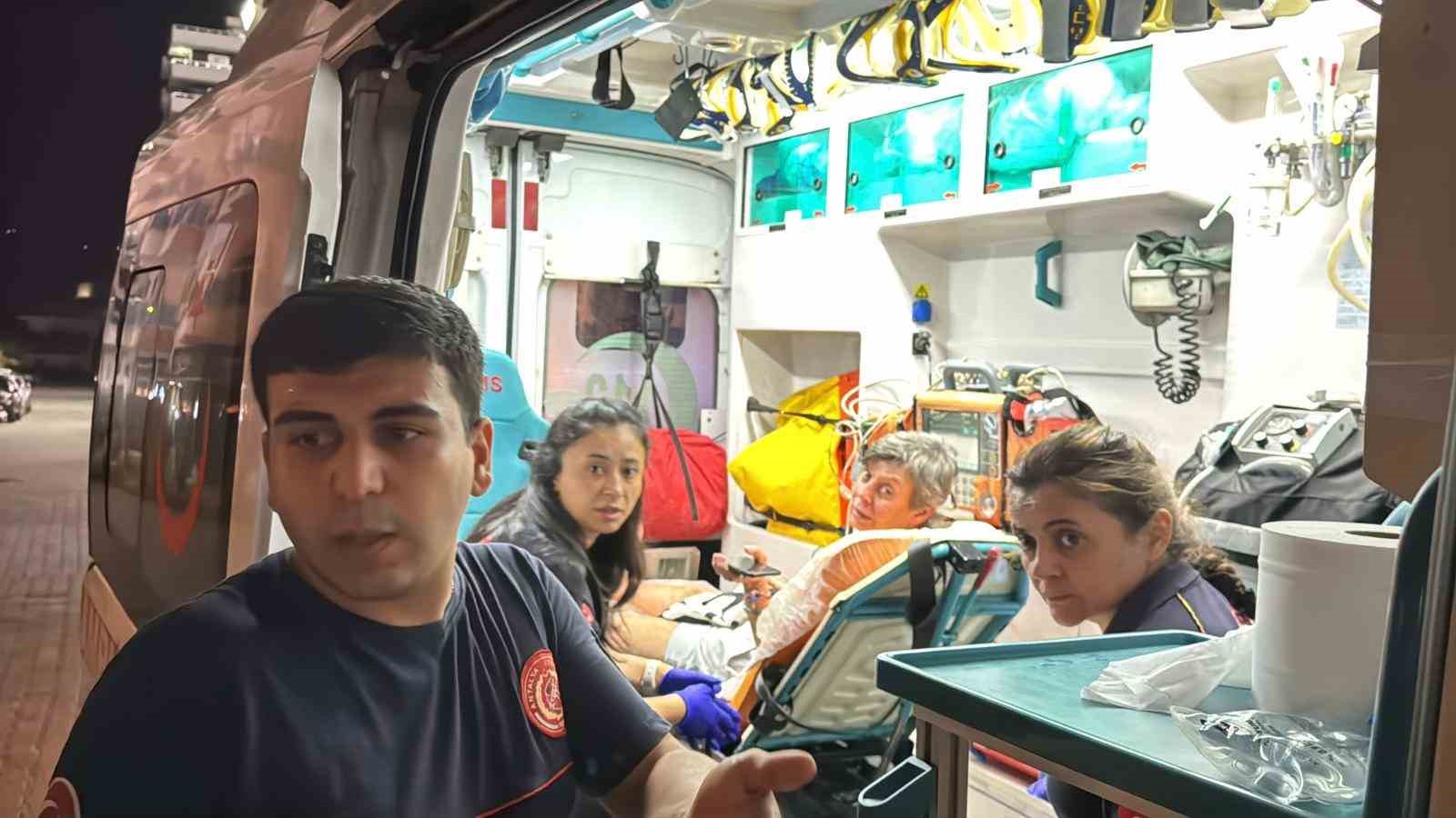 Apartman dairesinde çıkan yangın paniğe neden oldu