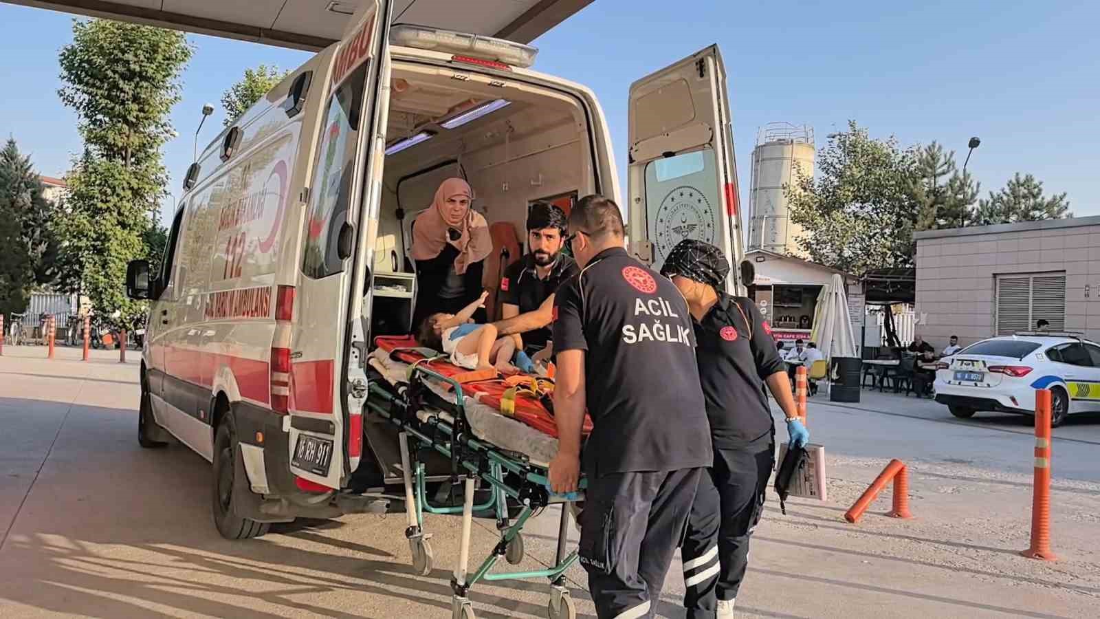 Bursa’da 2. kattan düşen çocuk yaralandı