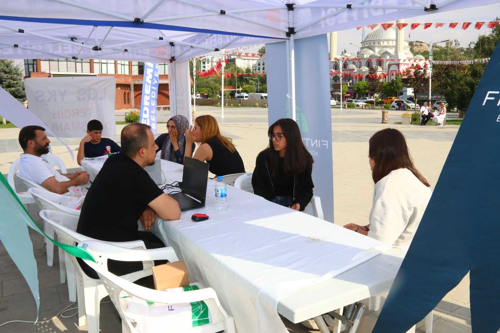 Van-Edremit’te öğrencilere tercih danışmanlığı desteği