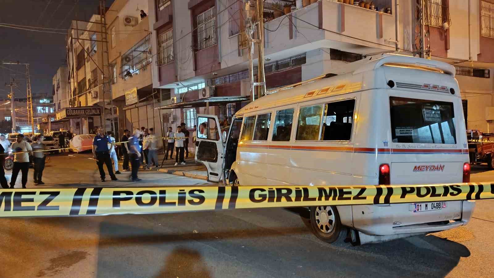 Adana’da dolmuşa silahlı saldırı: Sürücü yaralı halde 600 metre sürdü ama kurtarılamadı
