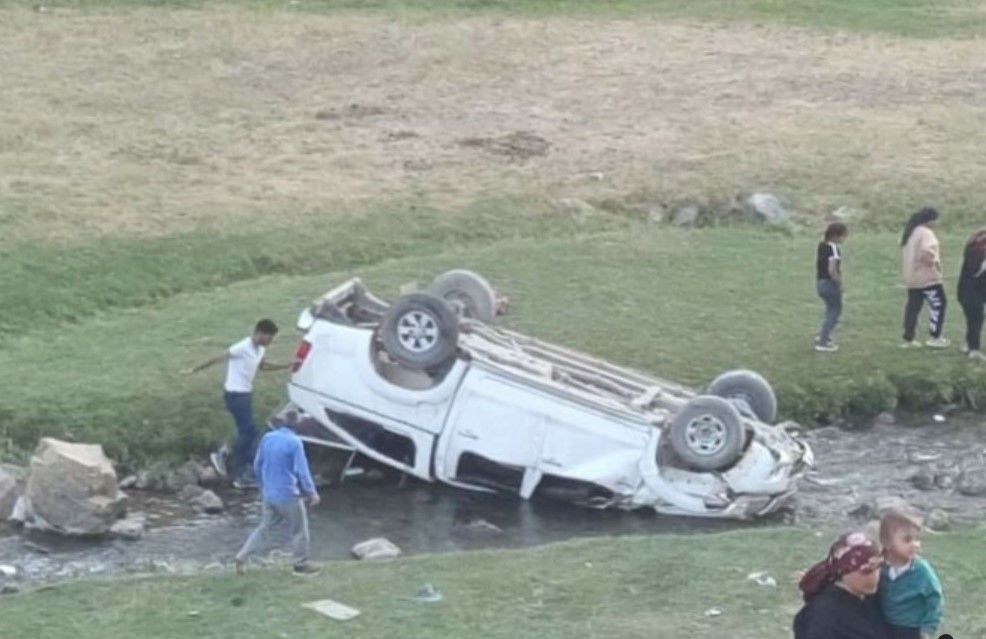 Van’da kamyonet uçuruma yuvarlandı: 6 yaralı