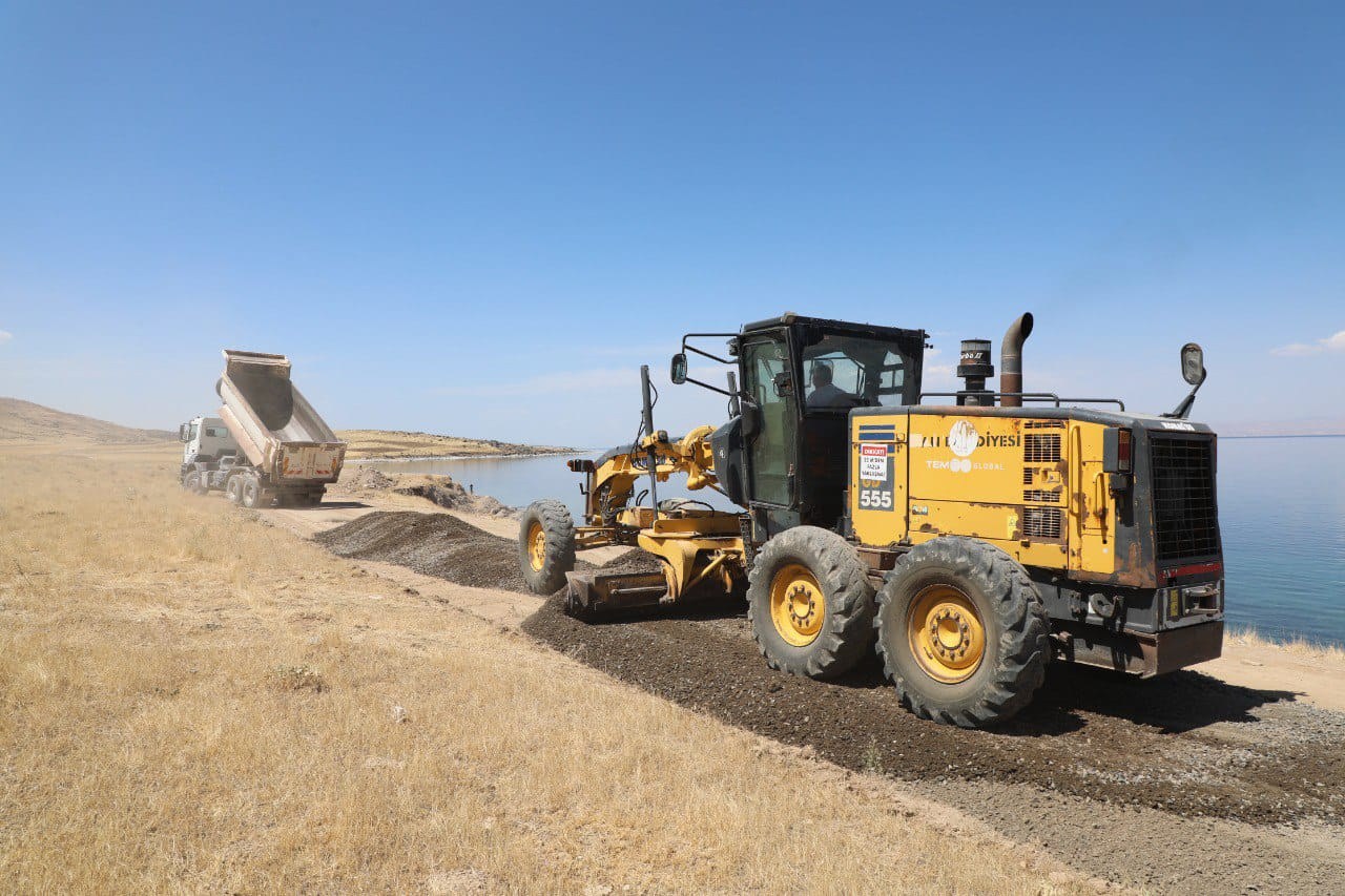 Van-Tuşba’da Sahil Yolu Çalışmaları Sürüyor