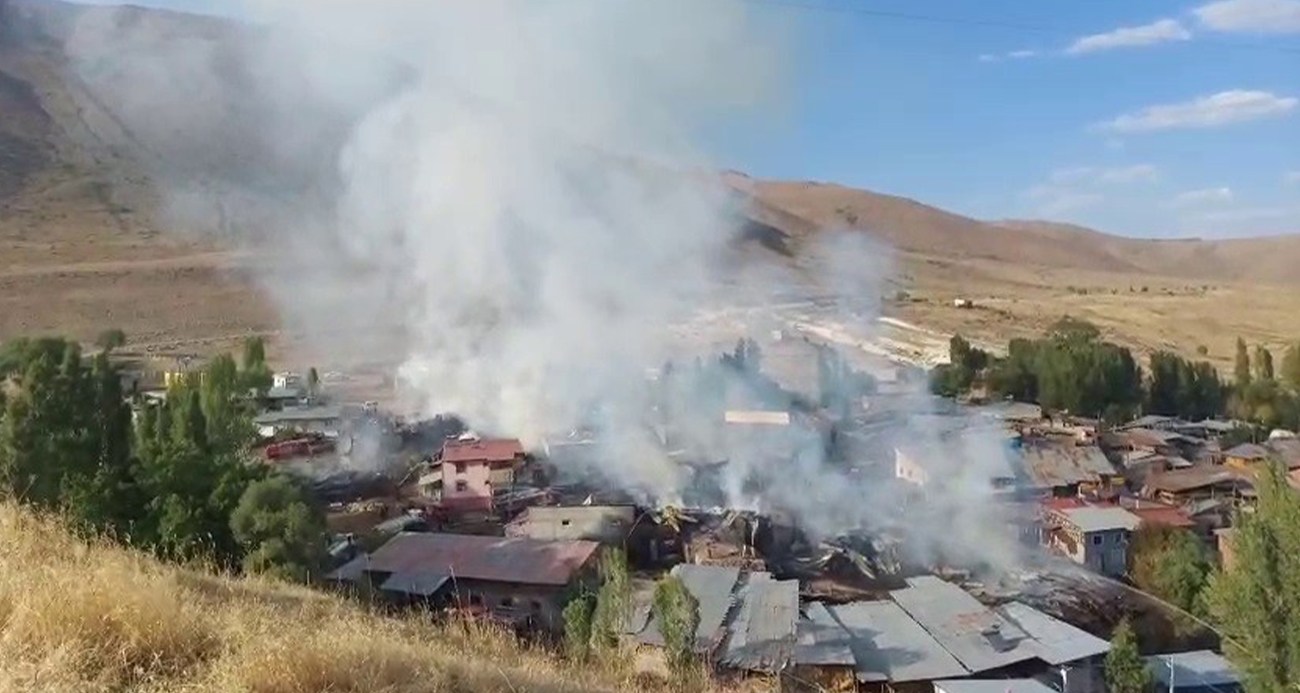 Erzurum’da köyde çıkan yangında 15 ev kullanılamaz hale geldi