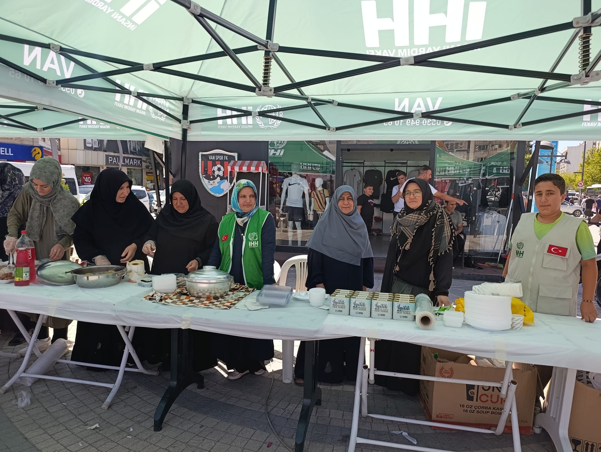 Van İHH’dan Kermes Etkinliği