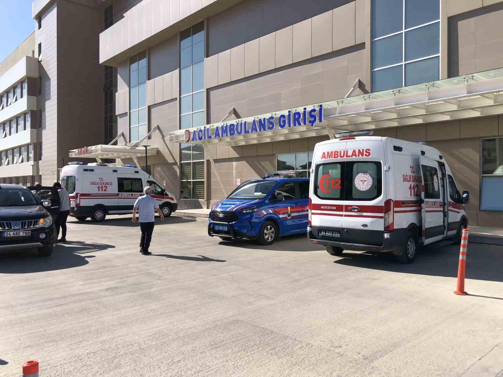 Erzincan’da üzerlerine taş düşen 2 işçi yaralandı