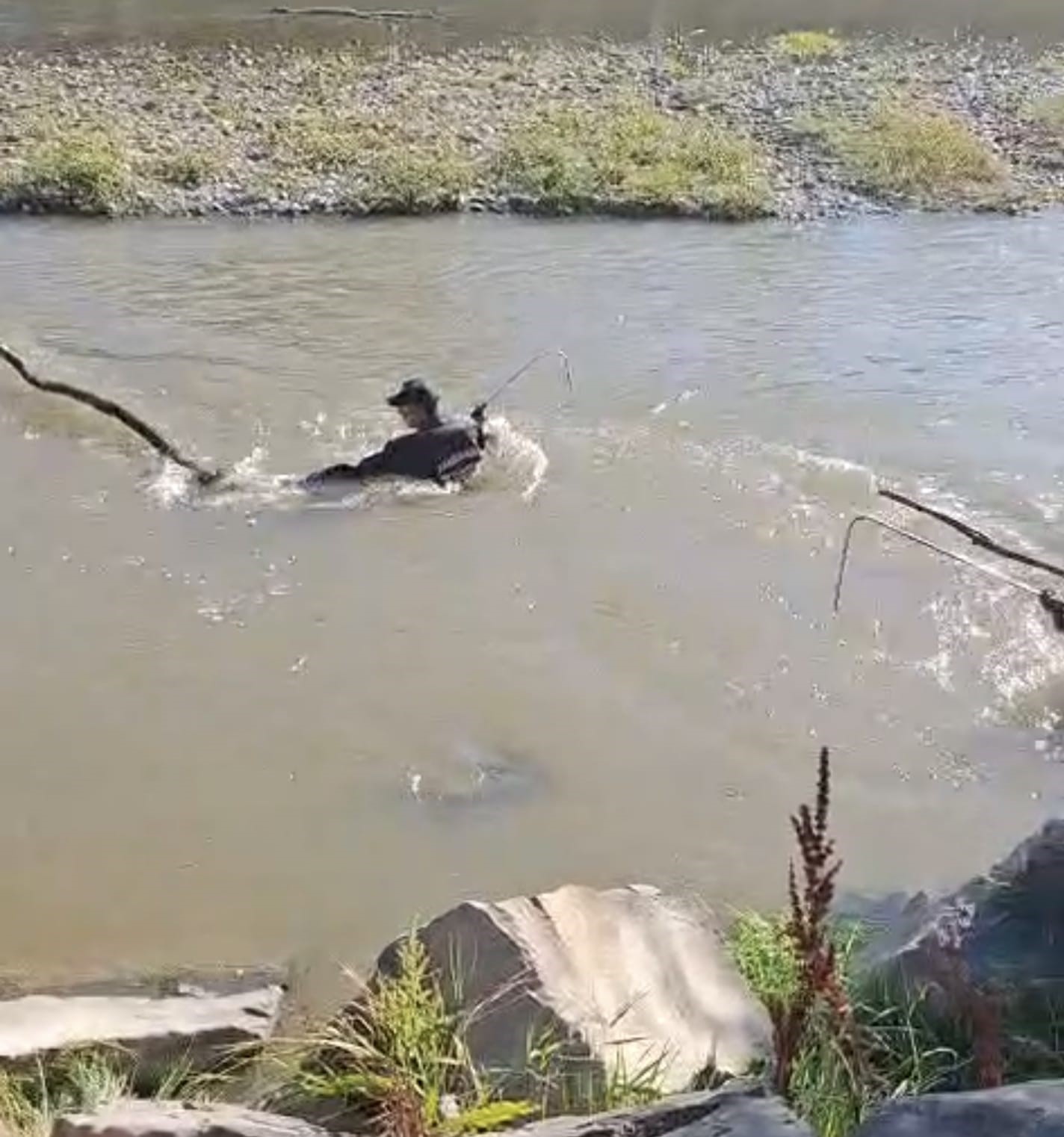 Erzurum’da nehirde kaybolan yolcuyu arama çalışmaları sürüyor