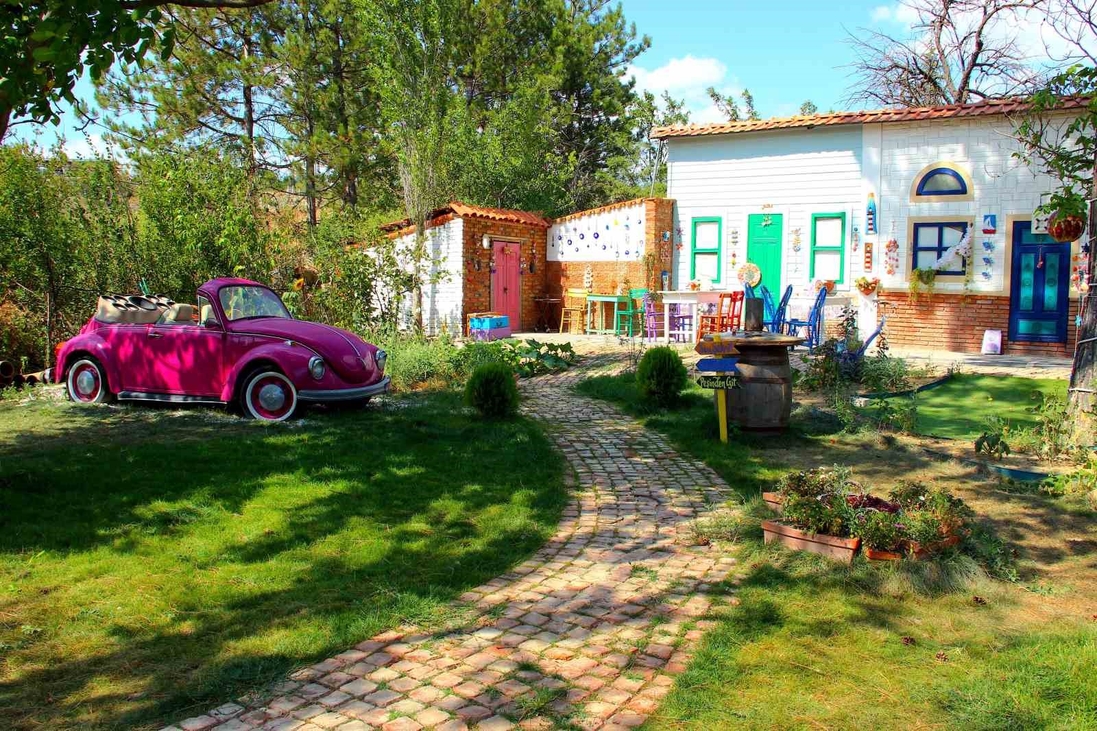 Eski balık lokantasını fotoğraf platosuna dönüştürdü