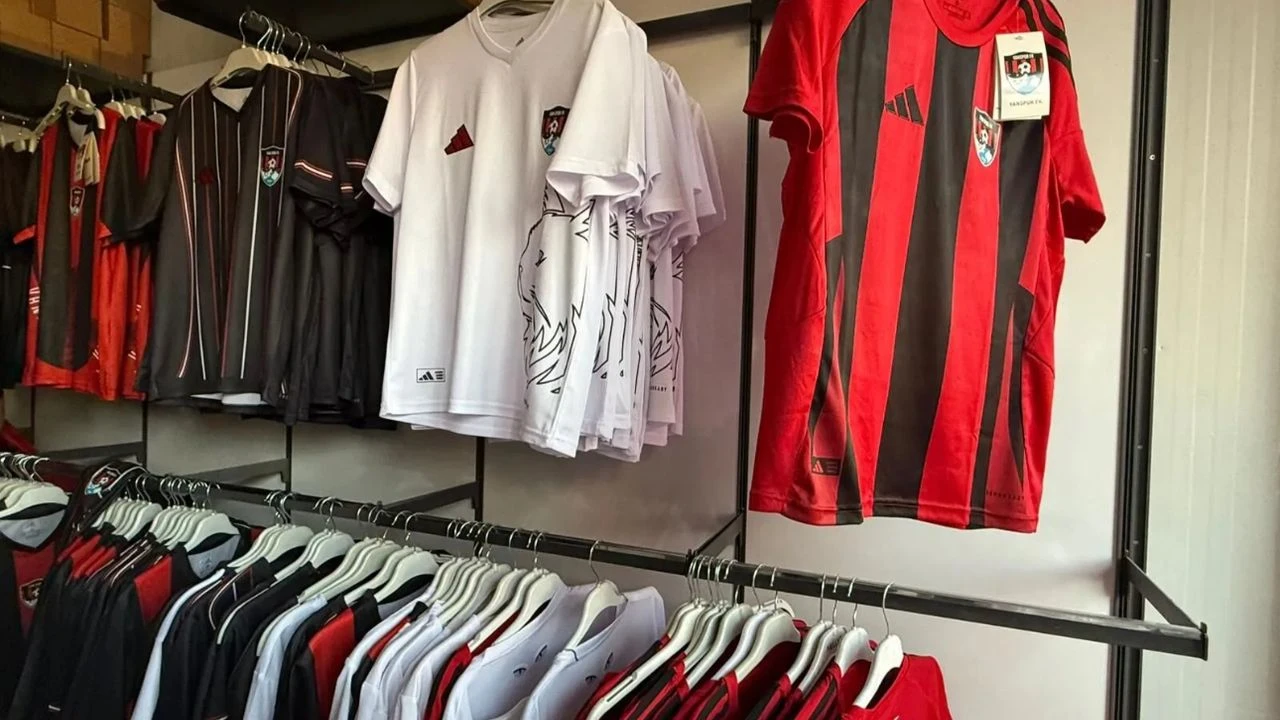 Vanspor’un Yeni Sezon Formaları Satışa Sunuldu