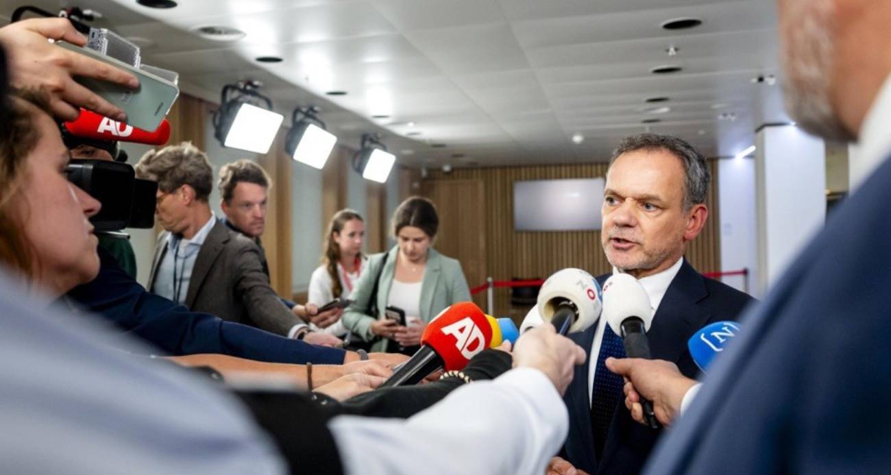 Hollanda Dışişleri Bakanı İstifa Etti