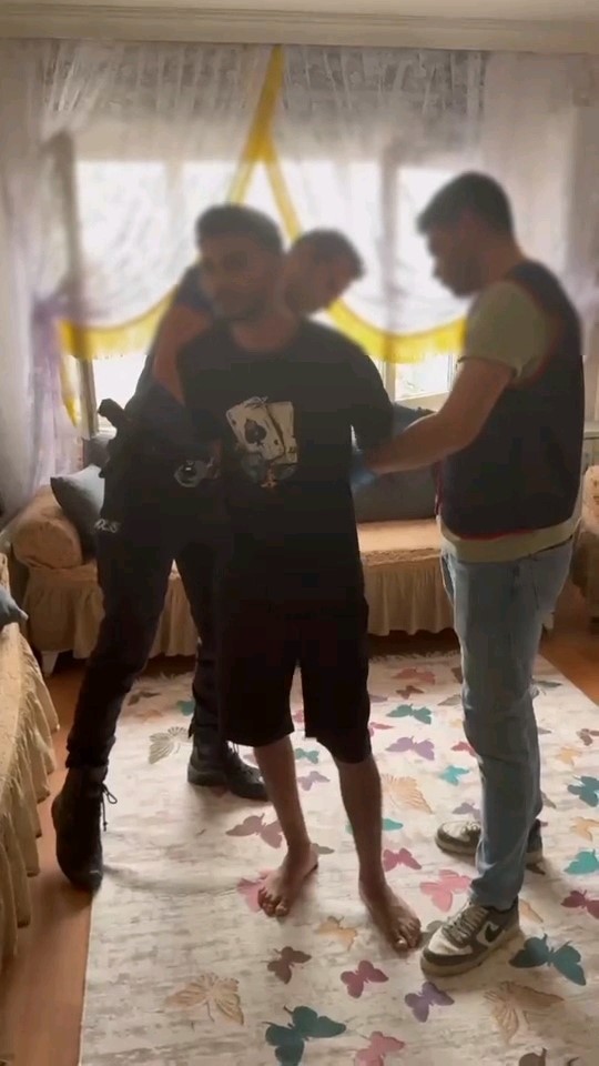 Hakkında hapis cezası bulunan firari, raf arkasında yakalandı