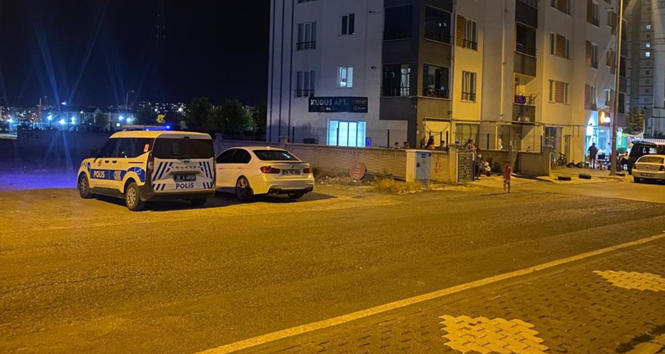 Dolaptaki eşyasının yerini değiştirdiği için kardeşini bıçakladı