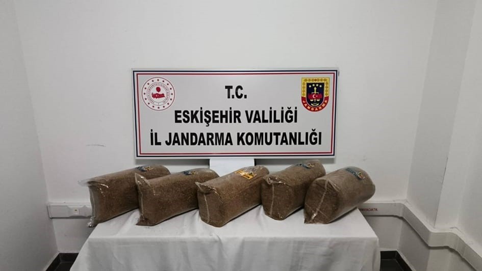 Jandarmadan Kaçak Tütün Operasyonu: 25 Kilo Bandrolsüz Tütün Yakalandı