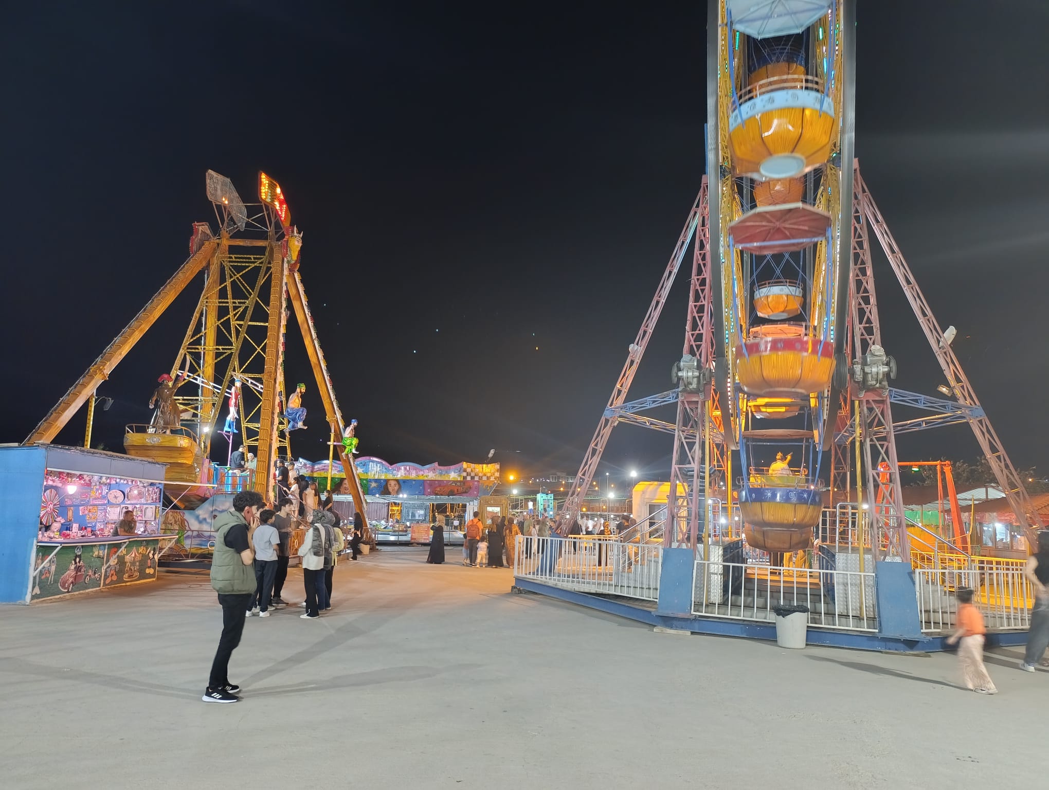 Van’da Yaz Akşamlarının Vazgeçilmezi: Lunaparklar