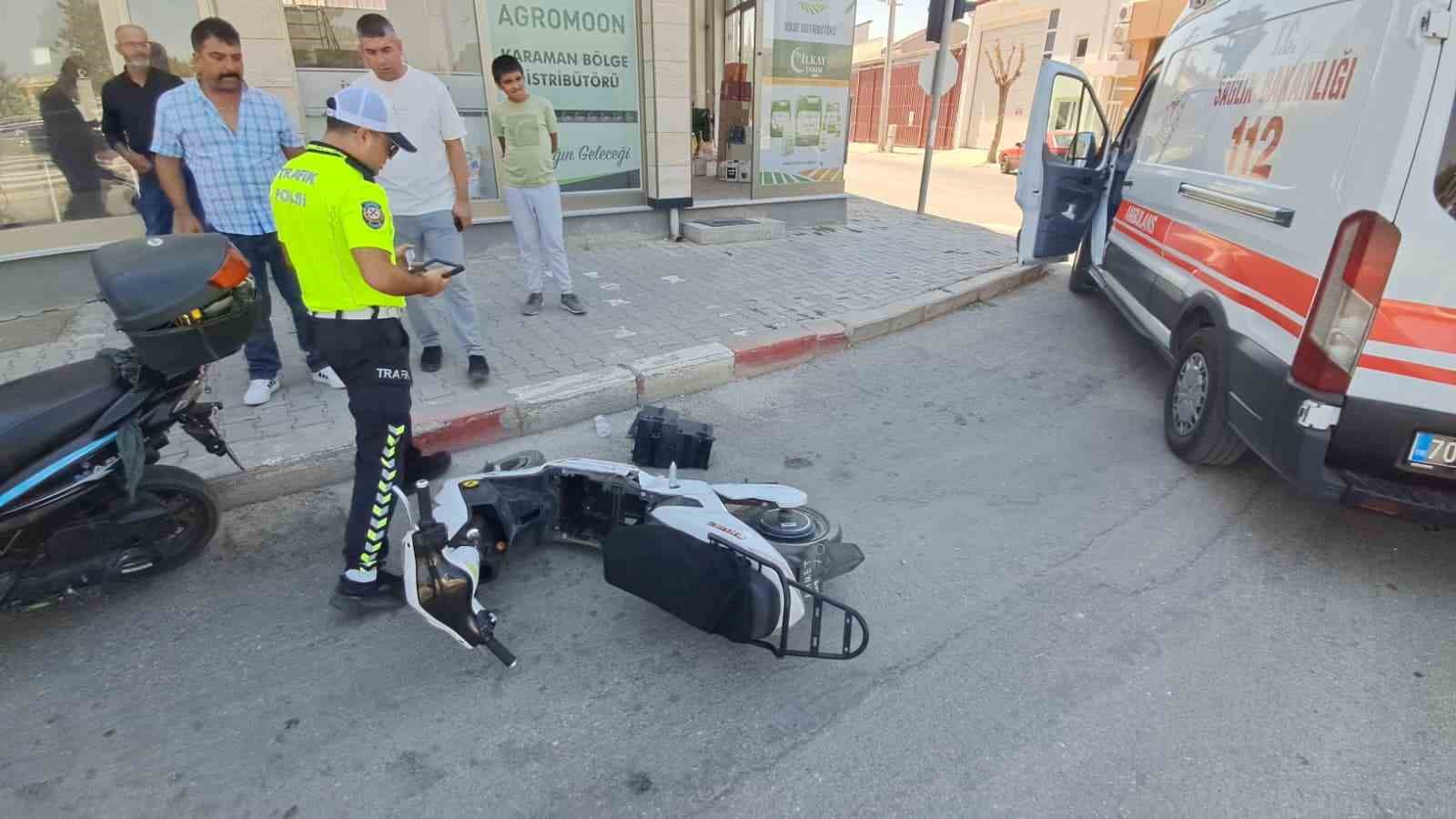 Otomobille elektrikli bisiklet çarpıştı: 2 yaralı