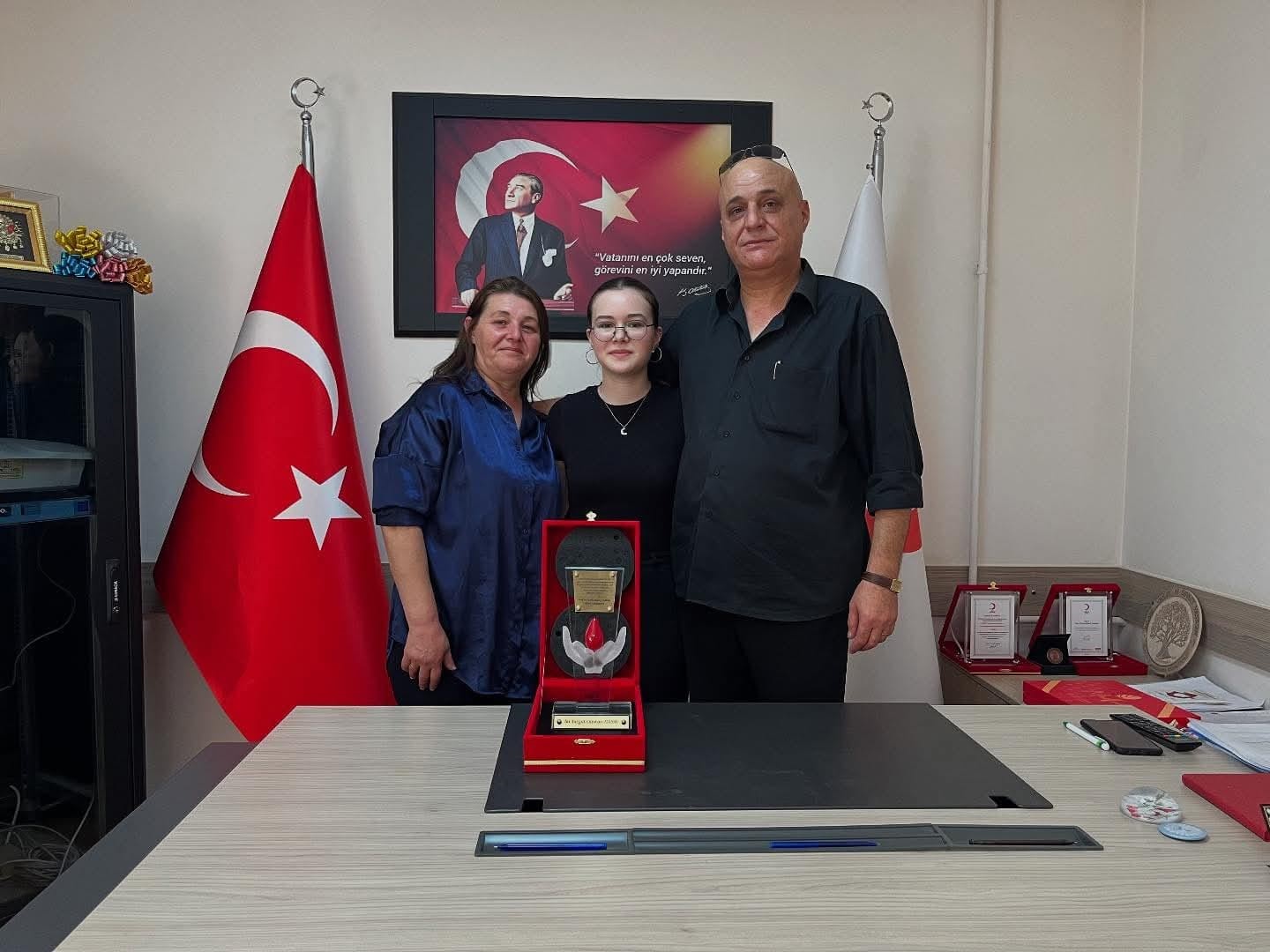 Rekor kan bağışına plaket