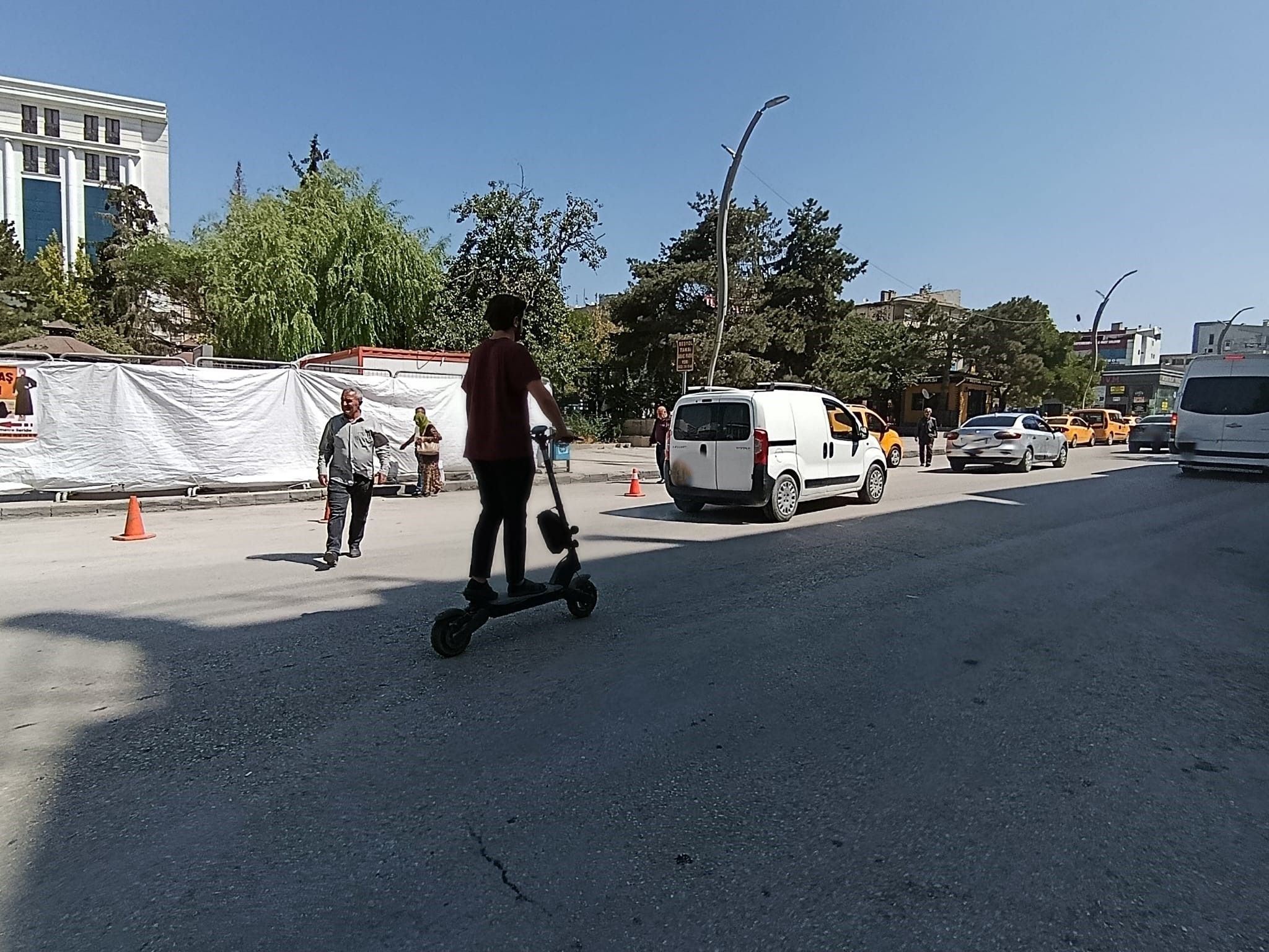 Van’da Scooter Sorunu: Ne Sürücüler Ne de Yayalar Rahat!