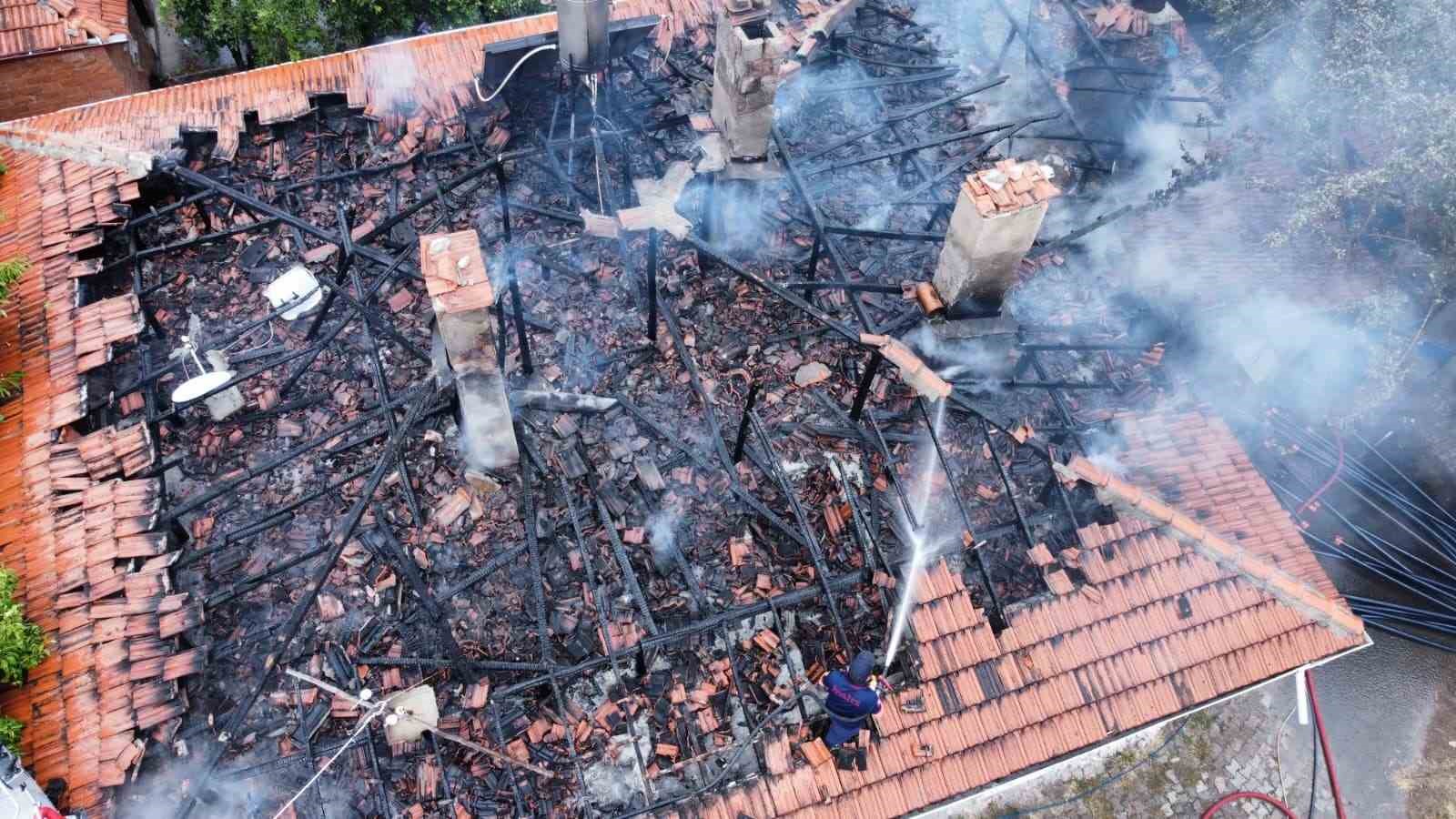 Tandırdan Çıkan Yangın Çatıyı Sardı