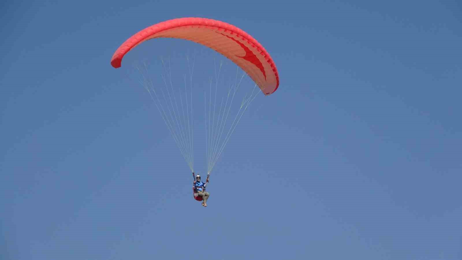 Van Gölü Üzerinde Nefes Kesen Paraşüt Yarışı