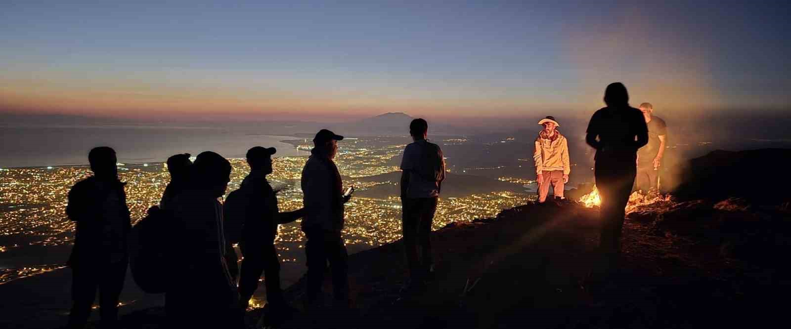 Van Gölü’ne dikkat çekmek için Erek Dağı’na tırmandılar