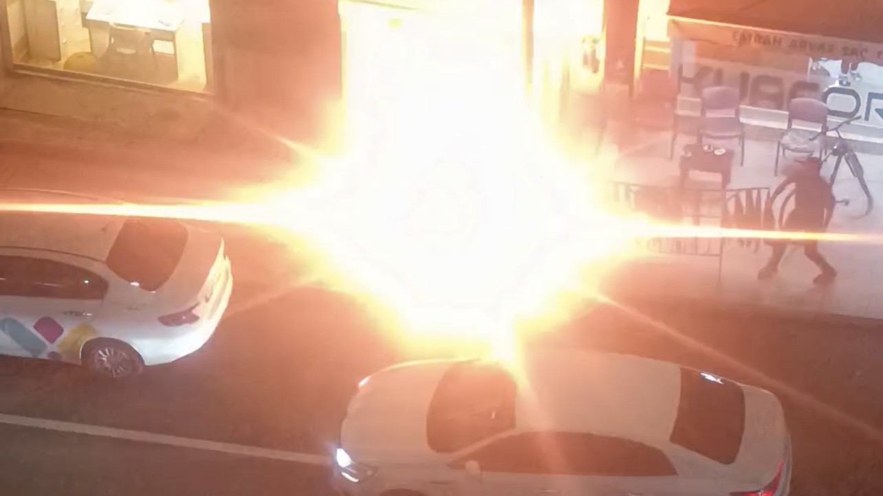 Van’da aydınlatma direğinde korkutan yangın