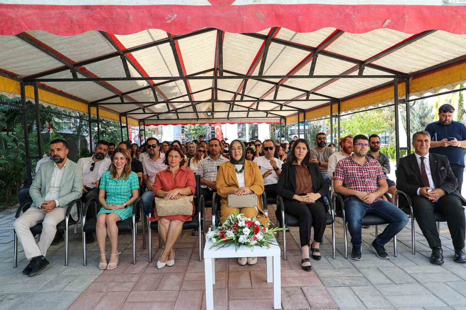 Van’da Dijital Gençlik Merkezi Açıldı
