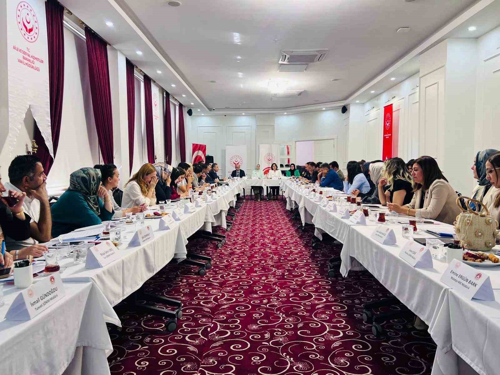 Van’da ‘Kadın Hizmetleri Bölgesel İstişare Toplantısı’ yapıldı