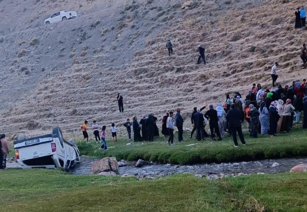 Van’da Kamyonet Uçuruma Düştü: 6 Kişi Yaralandı