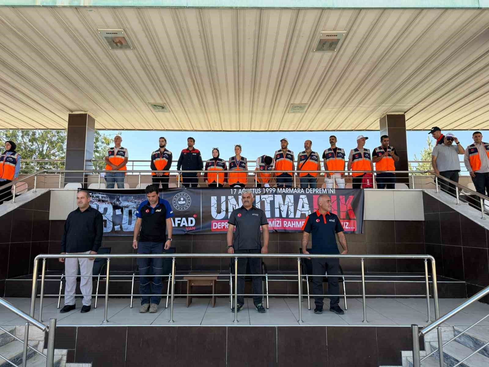 Van’da Marmara Depremi’nde Hayatını Kaybedenler Anıldı