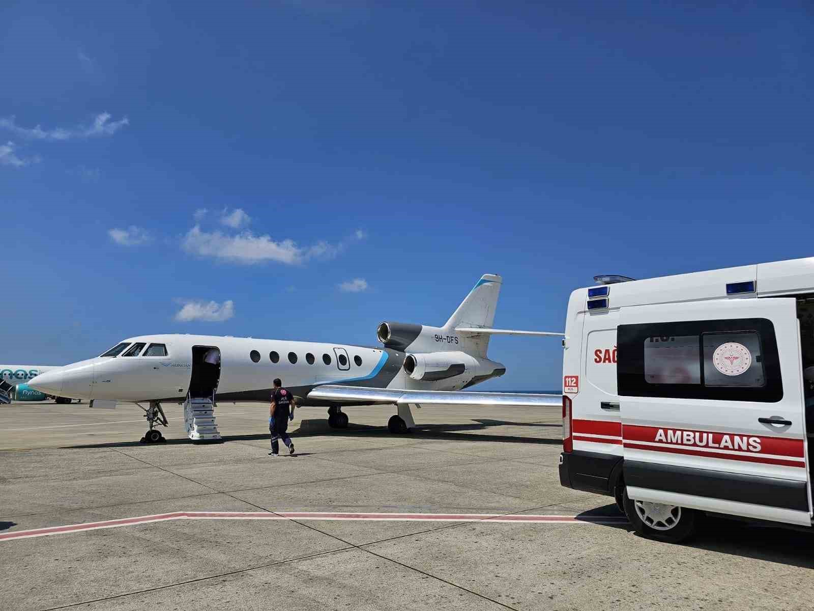 Van’da Tedavi Gören 2 Bebek, Uçak Ambulansla Başka İllere Sevk Edildi