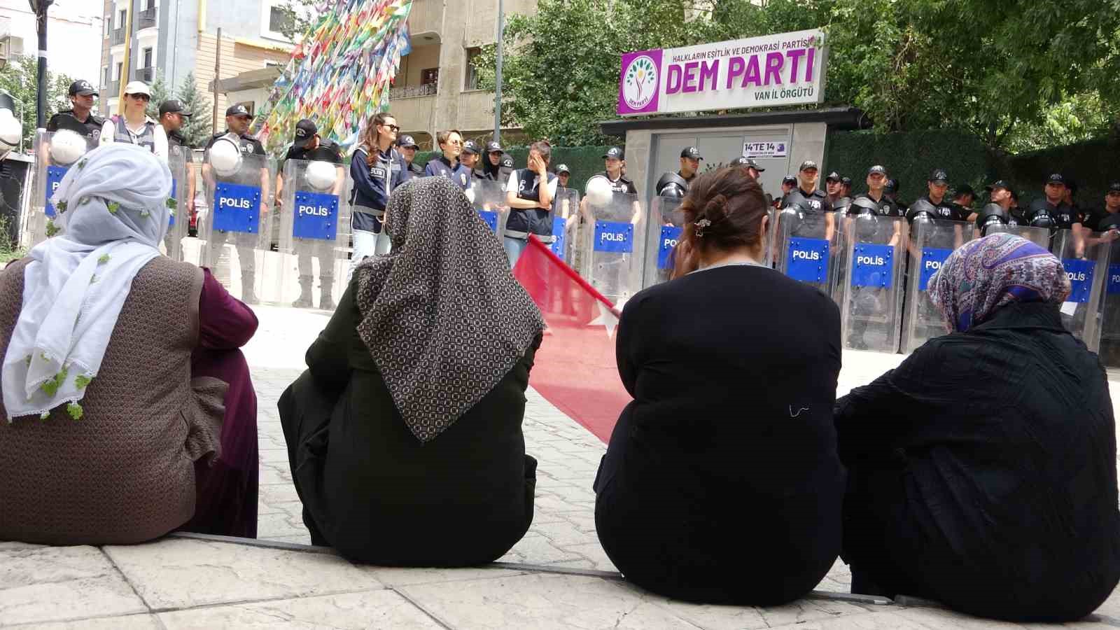 Vanlı anneler, terörsüz Türkiye istiyor
