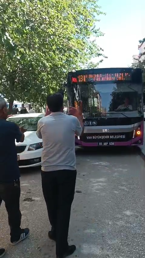 Van’da Bilinçsiz Park Trafiği Kilitledi