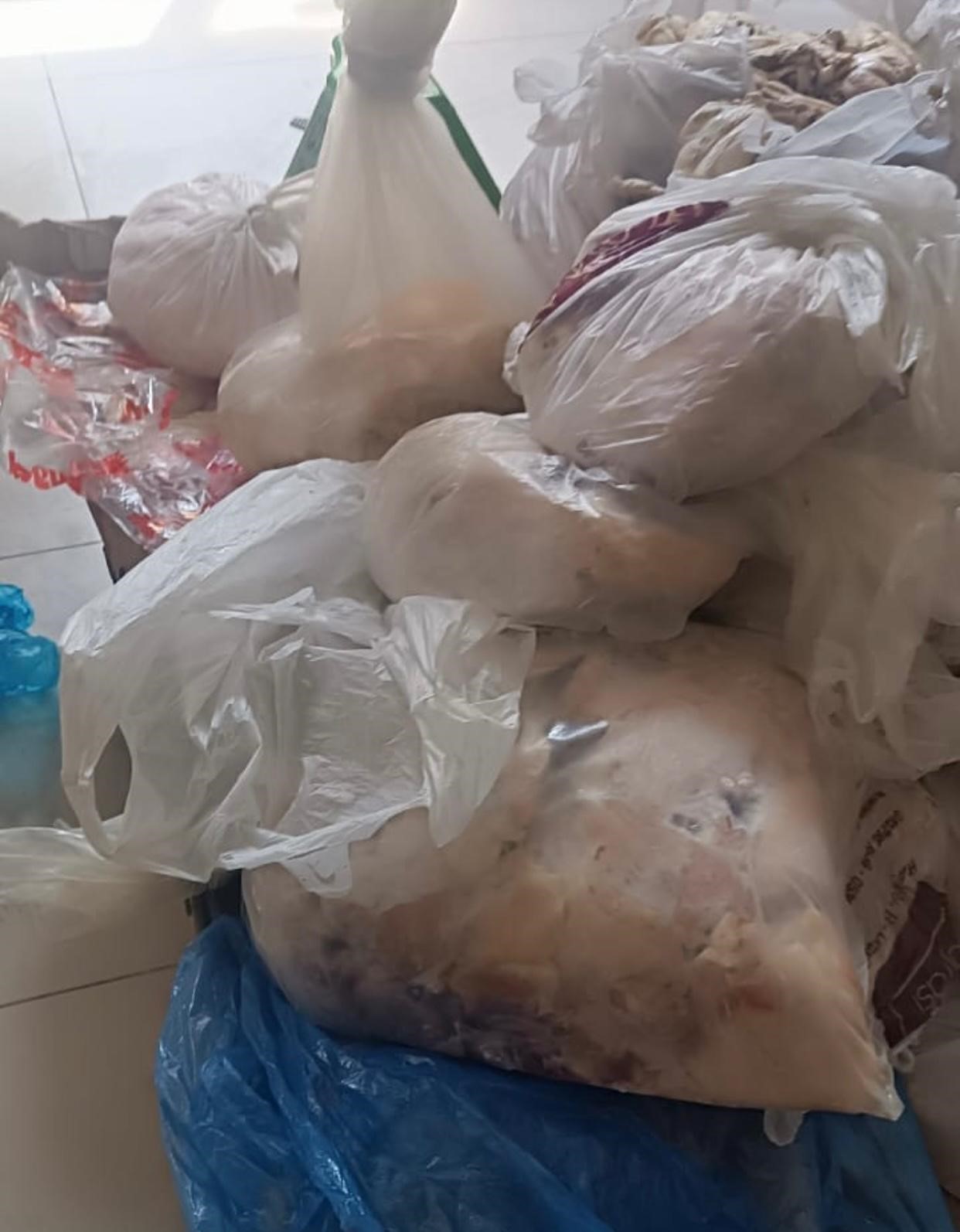 Yemek şirketinde 345 kilo küflenmiş tavuk ele geçirildi