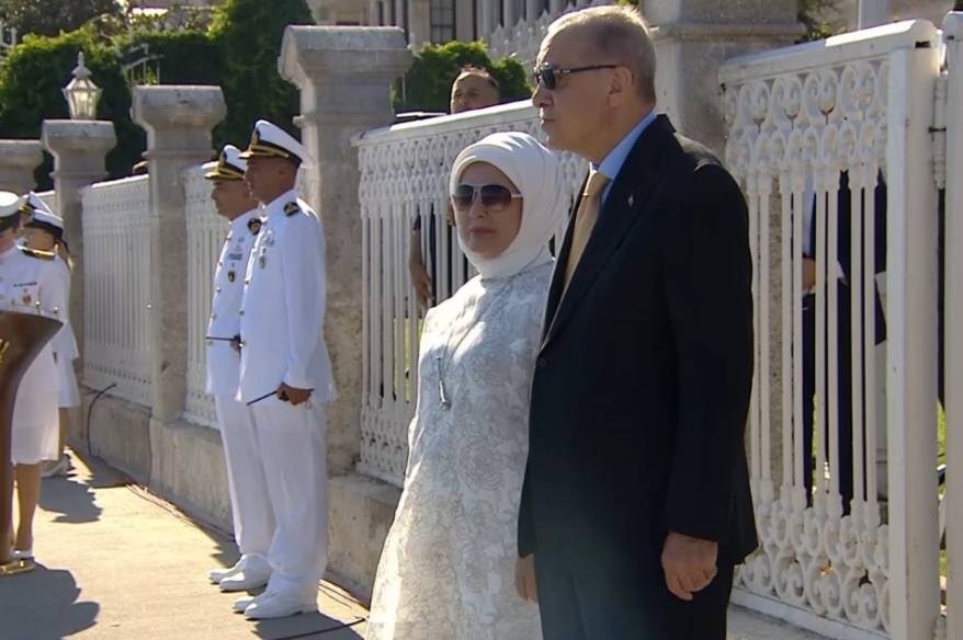 Cumhurbaşkanı Erdoğan, Boğaz geçişi yapan 9 gemiyi selamladı