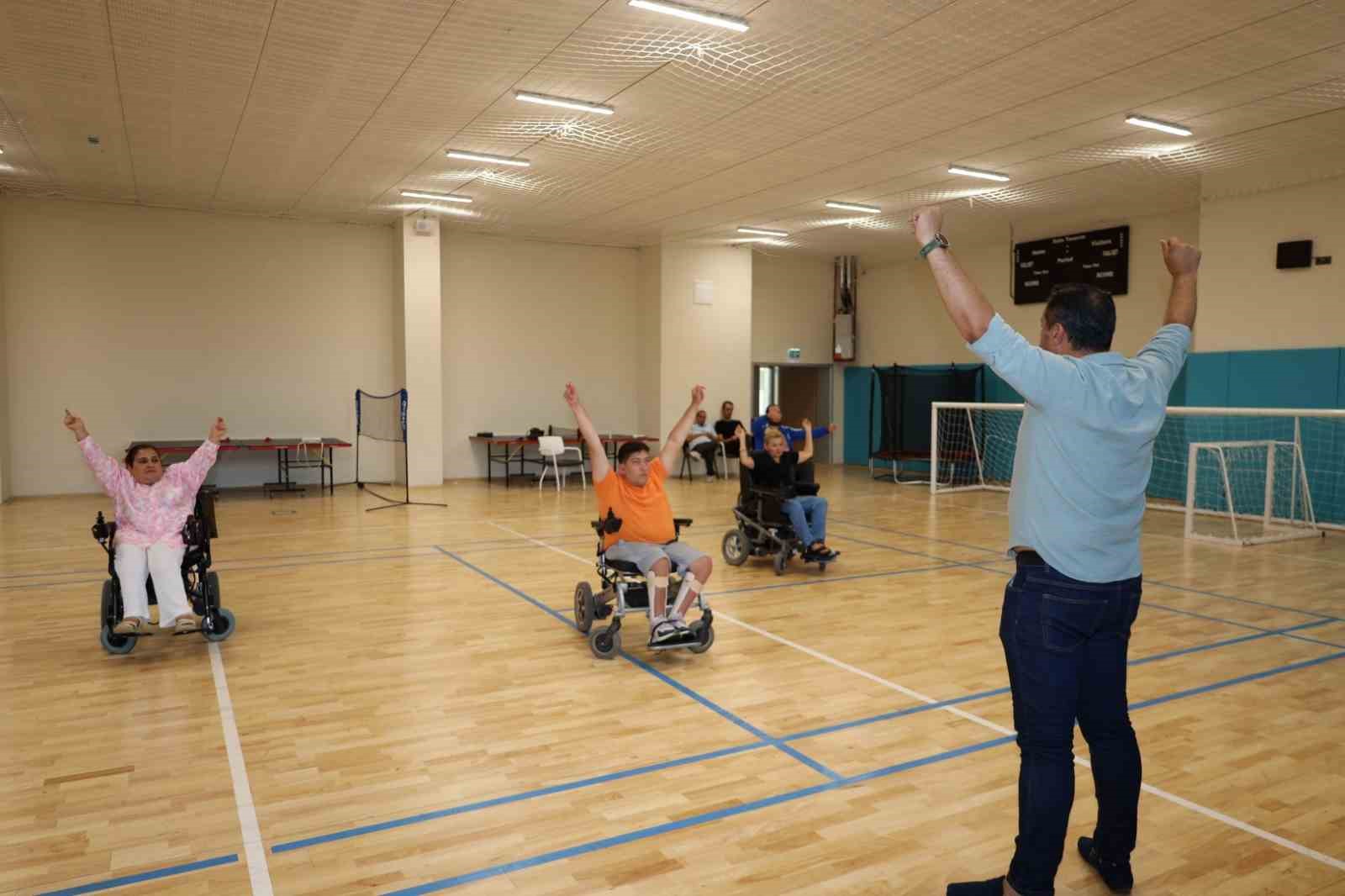 Türkiye’de bir ilk, tekerlekli sandalyeli zeybek takımı