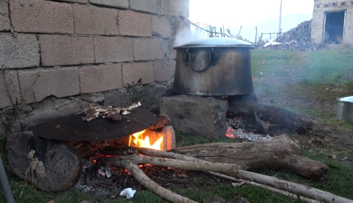 Bayburt’ta kışlık kavurma geleneği devam ediyor