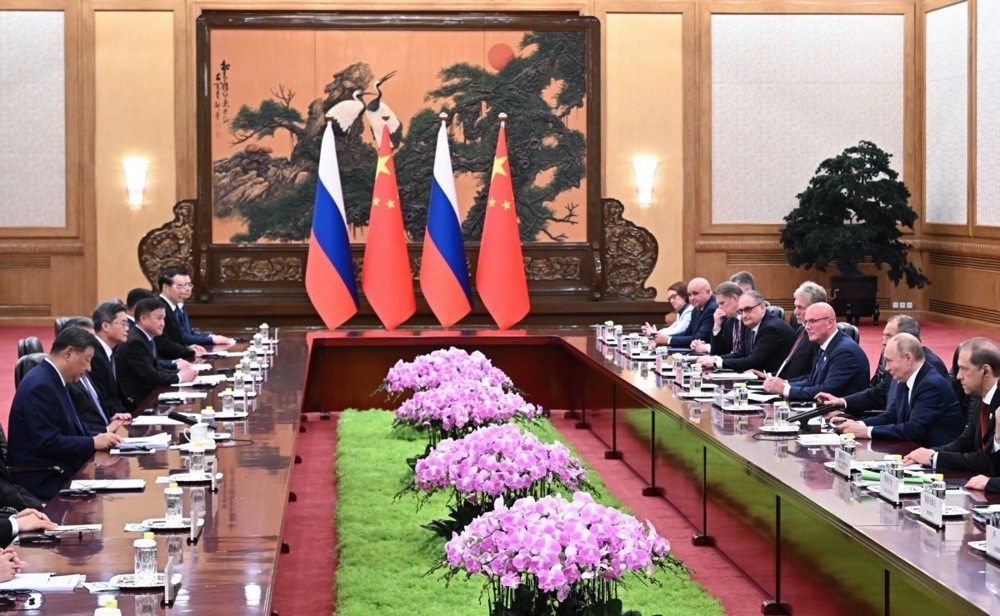 Çin Devlet Başkanı Xi, Rus mevkiidaşı Putin ile bir araya geldi