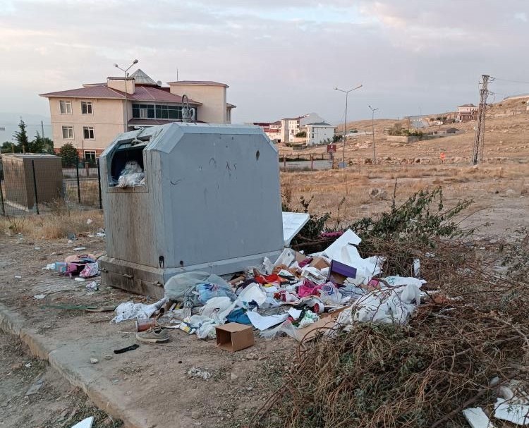 Van’ın Edremit ilçesinde çöp sorunu sürüyor