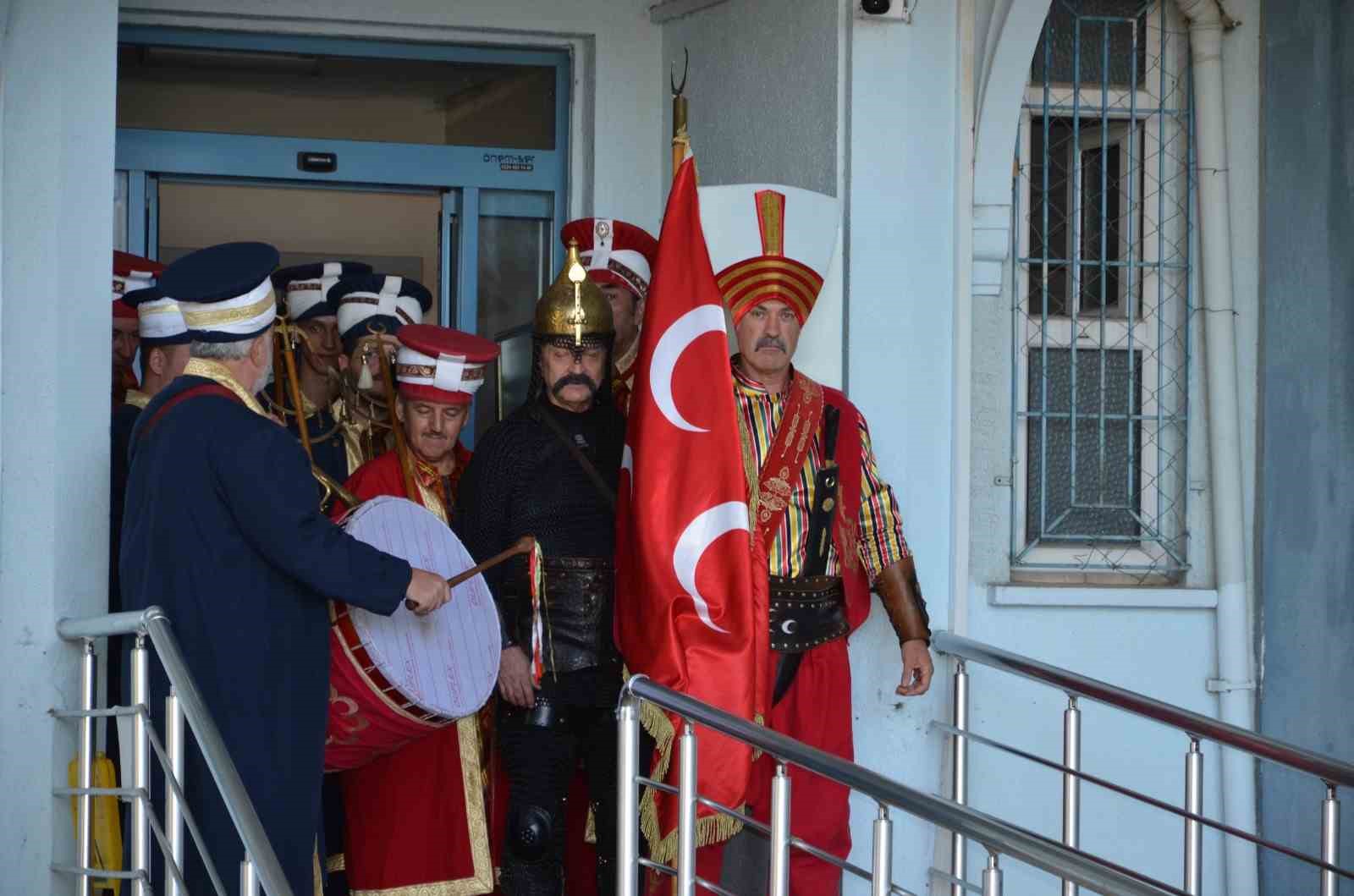Bursa’da hastalar mehter takımı ile moral buldu