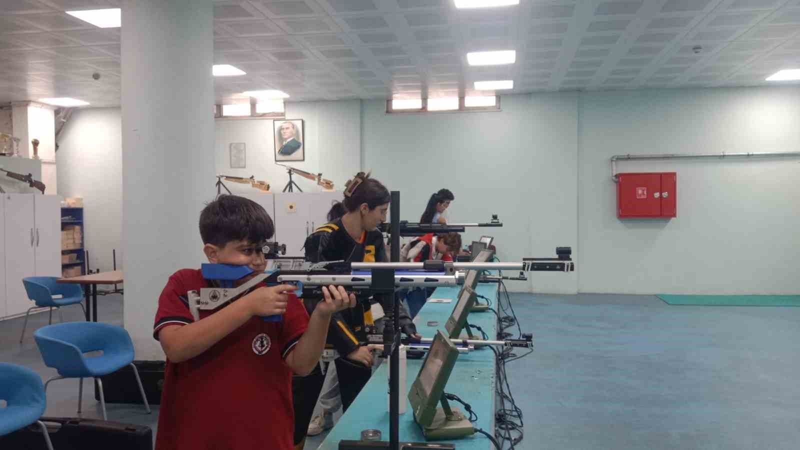 Gençler hedefleri on ikiden vurdu